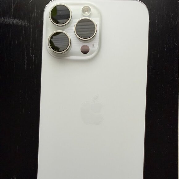 White iphone 16 Pro Max Unlocked - Picture 1 of 6